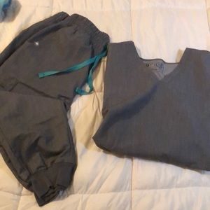 Figs Scrub set Medium petite pants and medium top